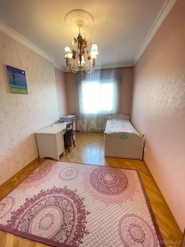 Satılır 3 otaqlı mənzil 145 m²