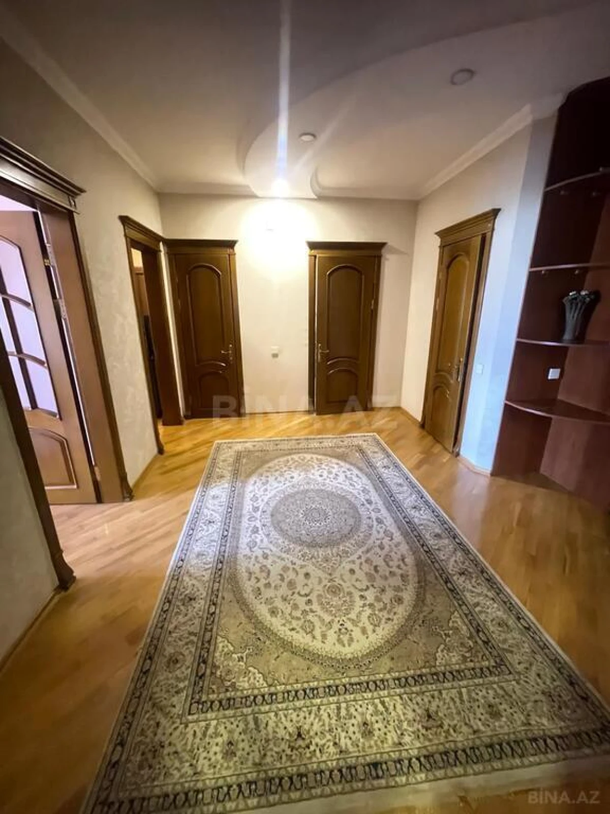Satılır 3 otaqlı mənzil 145 m²