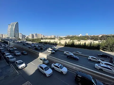 Satılır 3 otaqlı mənzil 145 m²