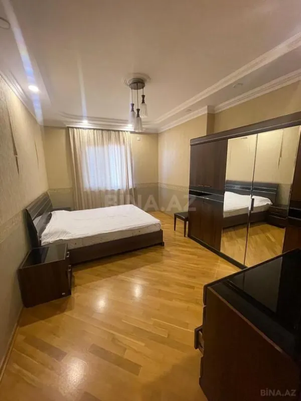 Satılır 3 otaqlı mənzil 145 m²
