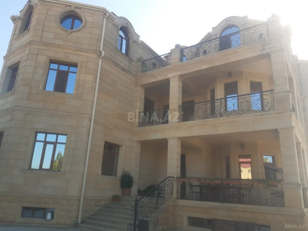 Satılır 14 otaqlı həyət evi 1000 m²