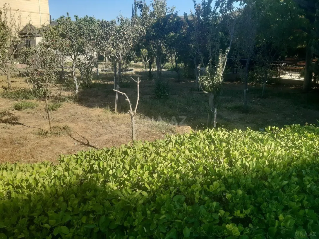 Satılır 14 otaqlı həyət evi 1000 m²