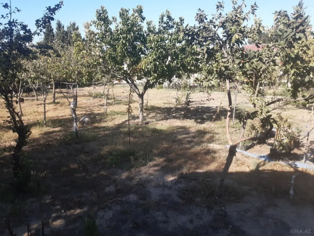 Satılır 14 otaqlı həyət evi 1000 m²