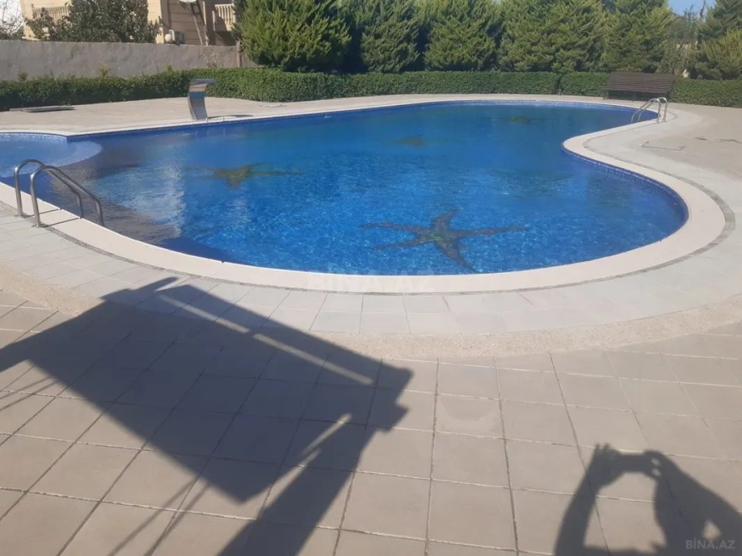 Satılır 14 otaqlı həyət evi 1000 m²