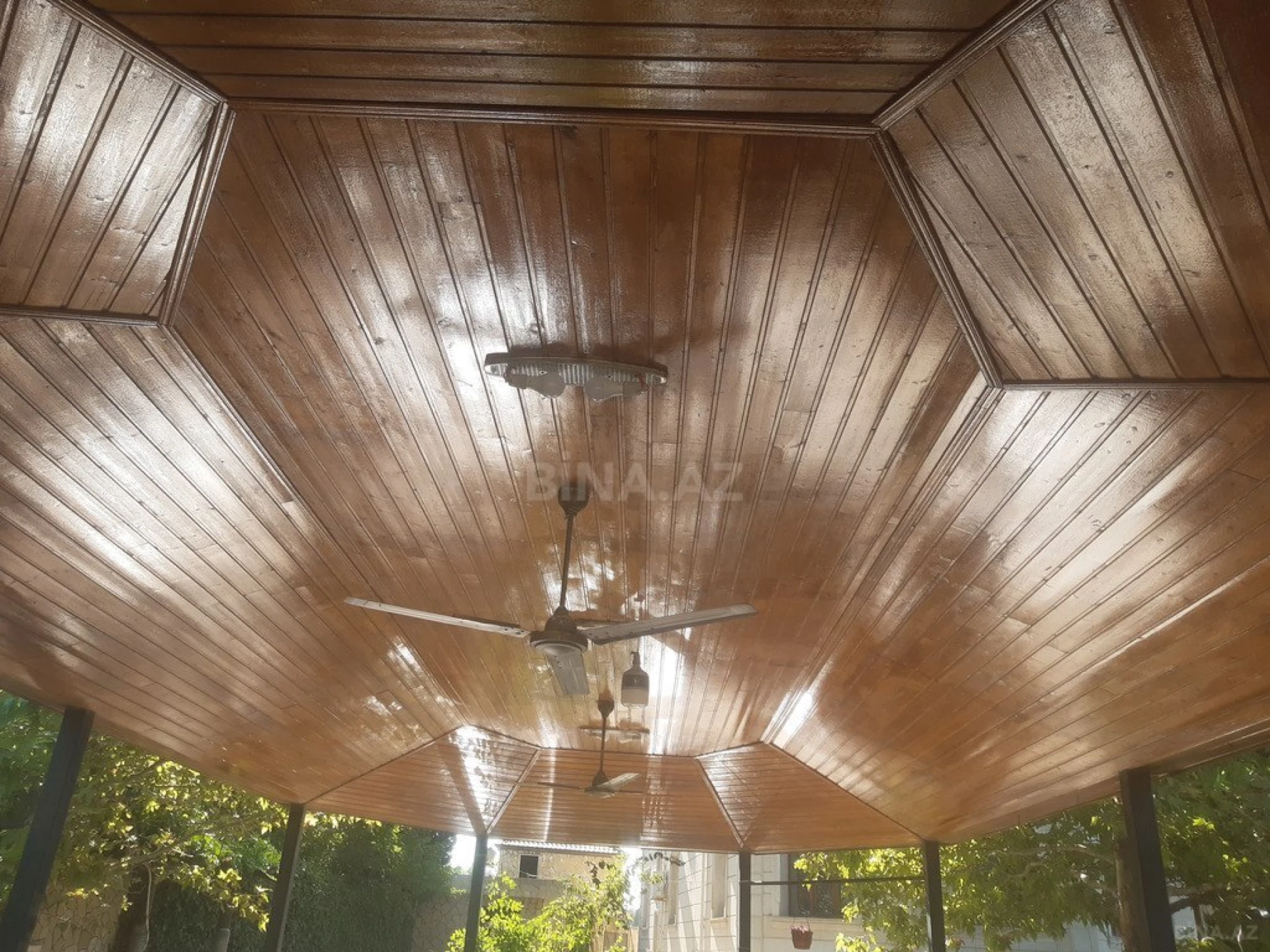 Satılır 14 otaqlı həyət evi 1000 m²