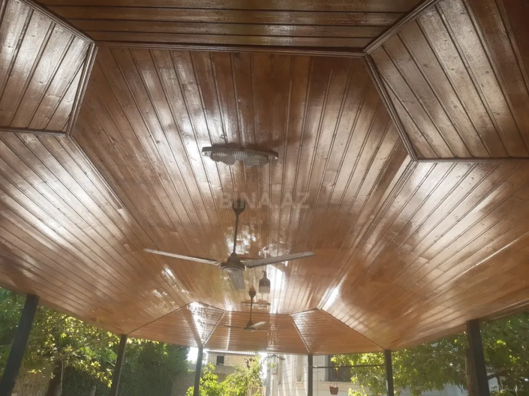 Satılır 14 otaqlı həyət evi 1000 m²