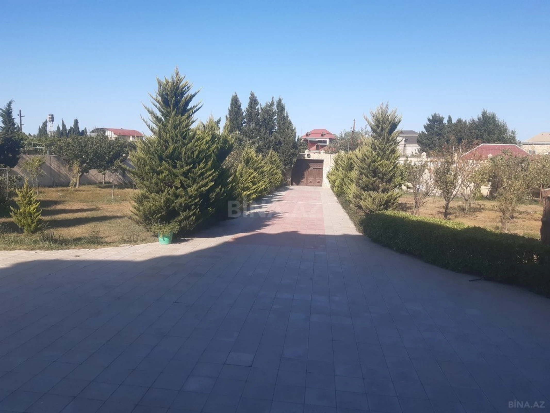 Satılır 14 otaqlı həyət evi 1000 m²