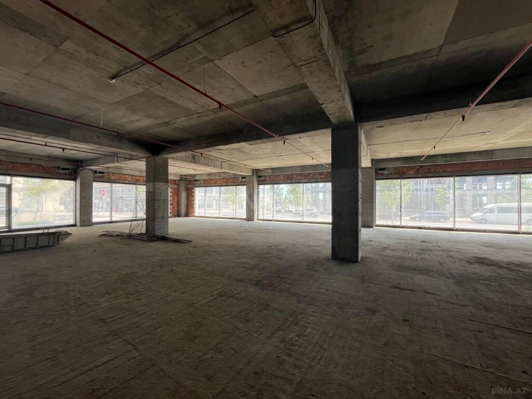 Satılır obyekt 1400 m²