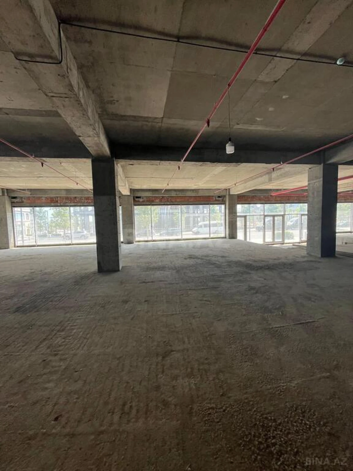 Satılır obyekt 1400 m²