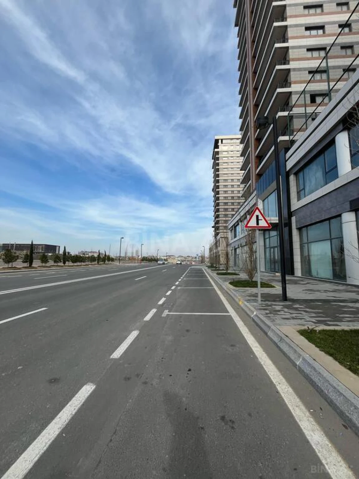 Satılır obyekt 360 m²