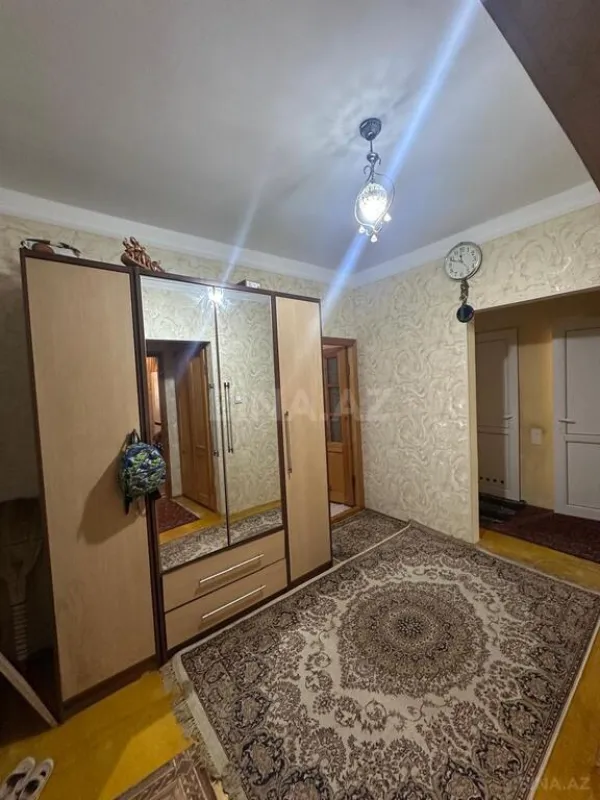 Satılır 4 otaqlı mənzil 105 m²