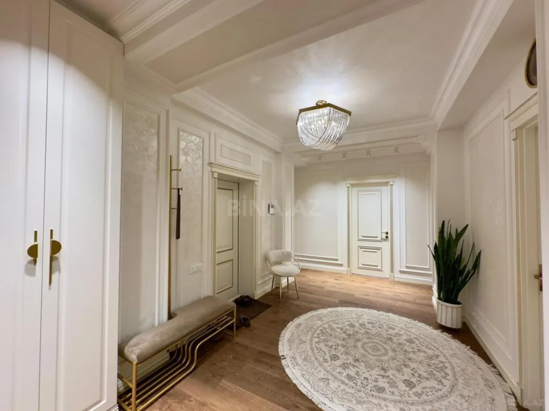 Satılır 4 otaqlı mənzil 155 m²