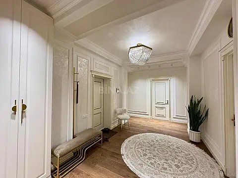 Satılır 4 otaqlı mənzil 155 m²