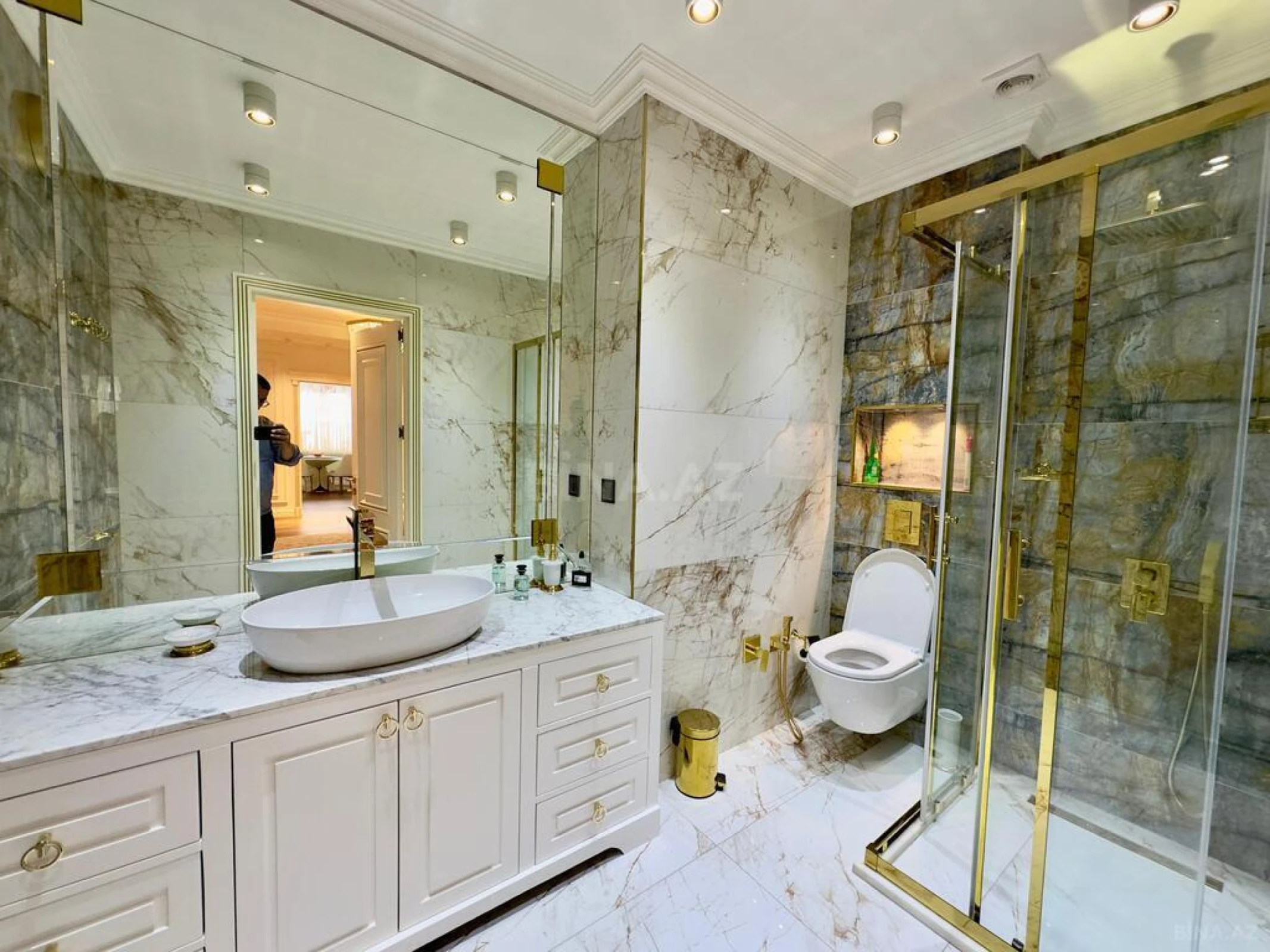 Satılır 4 otaqlı mənzil 155 m²