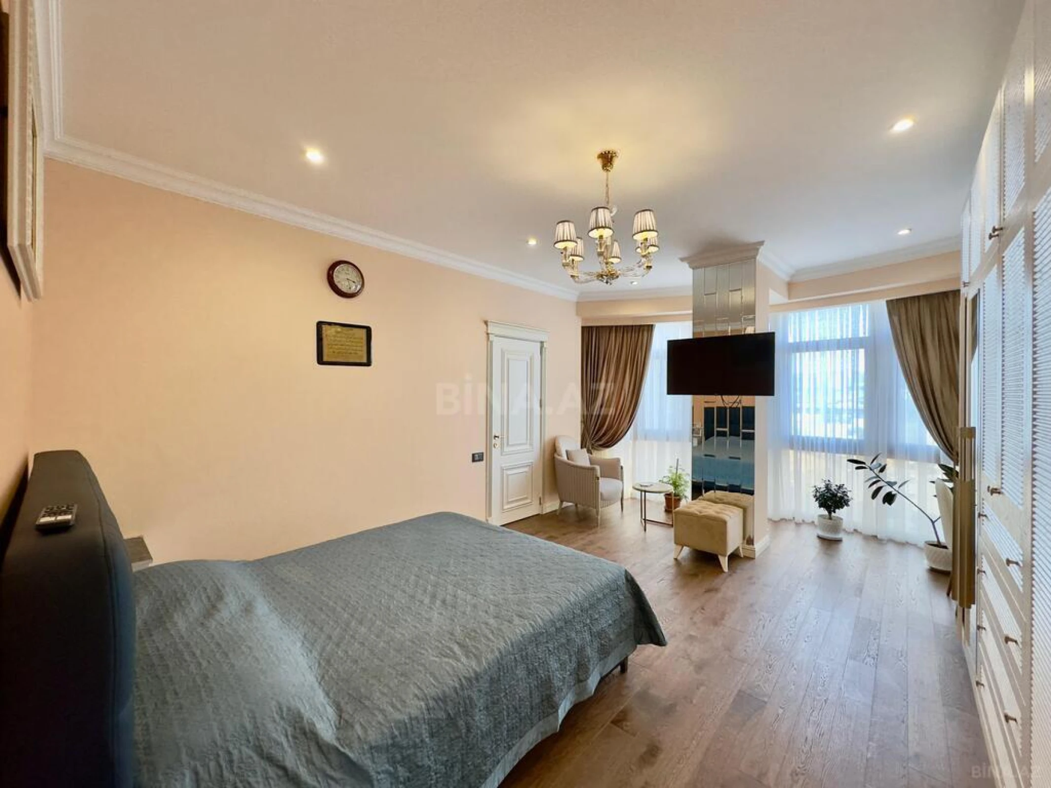 Satılır 4 otaqlı mənzil 155 m²