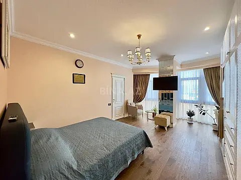 Satılır 4 otaqlı mənzil 155 m²