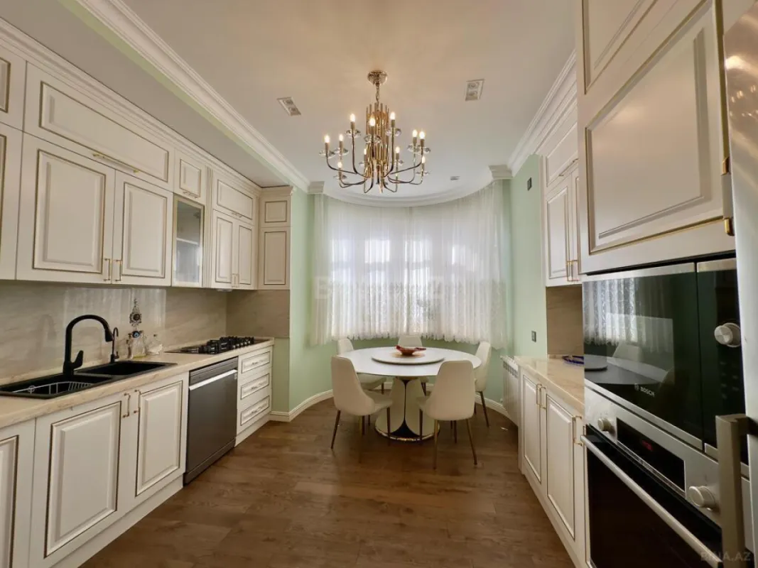 Satılır 4 otaqlı mənzil 155 m²