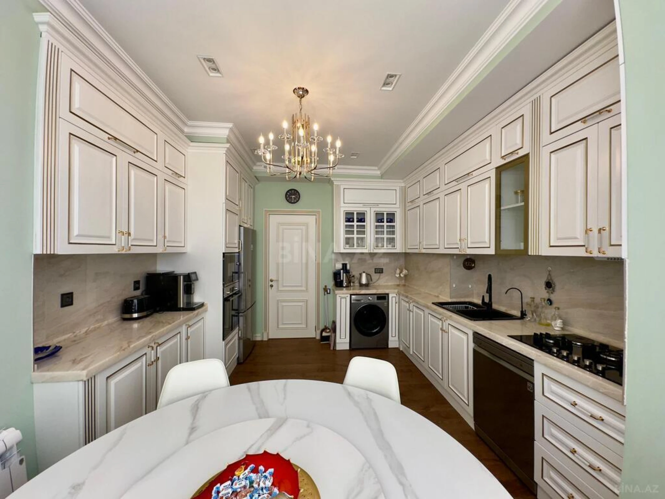 Satılır 4 otaqlı mənzil 155 m²