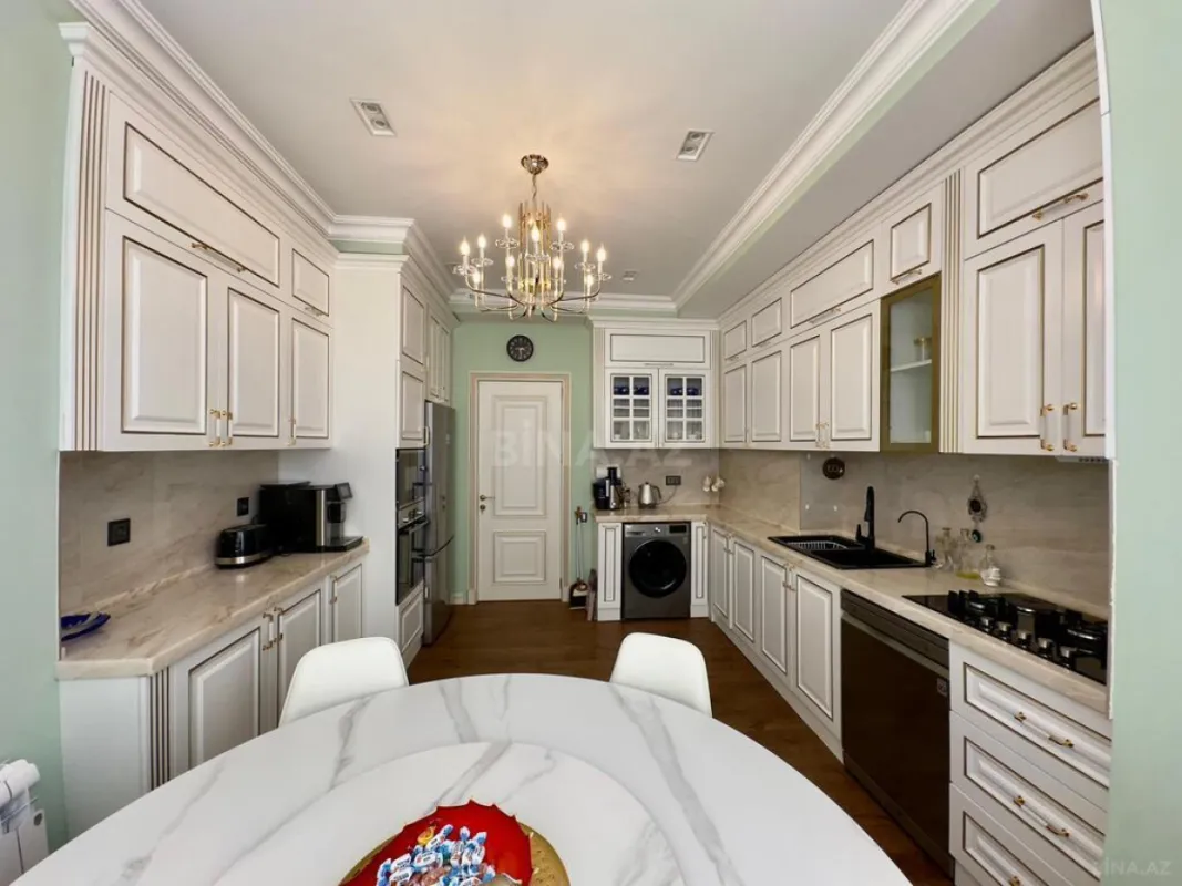 Satılır 4 otaqlı mənzil 155 m²