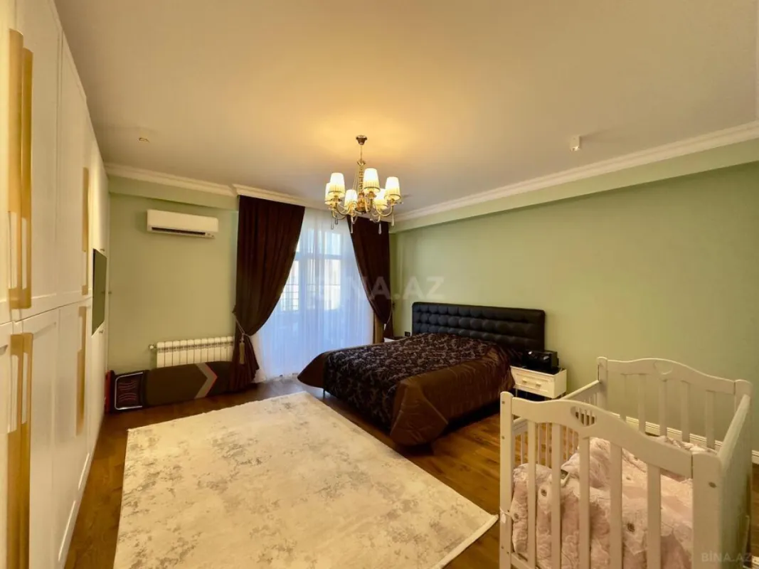 Satılır 4 otaqlı mənzil 155 m²