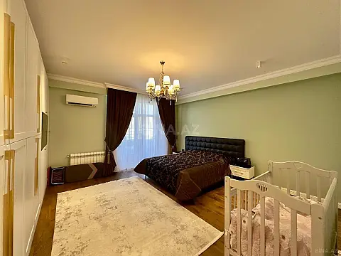 Satılır 4 otaqlı mənzil 155 m²