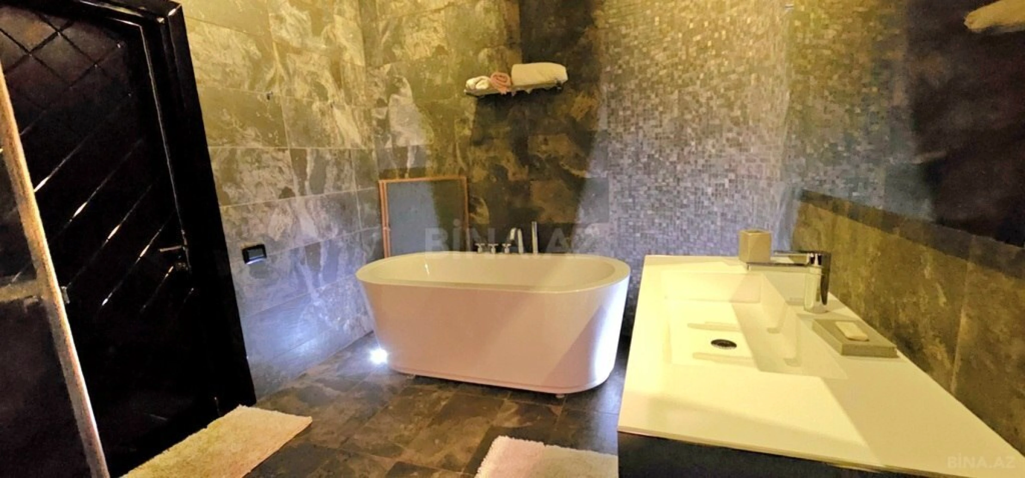 Satılır 3 otaqlı mənzil 136 m²