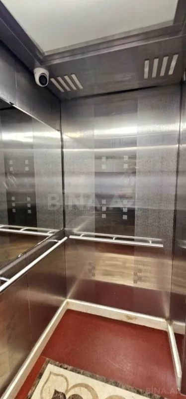 Satılır 3 otaqlı mənzil 136 m²