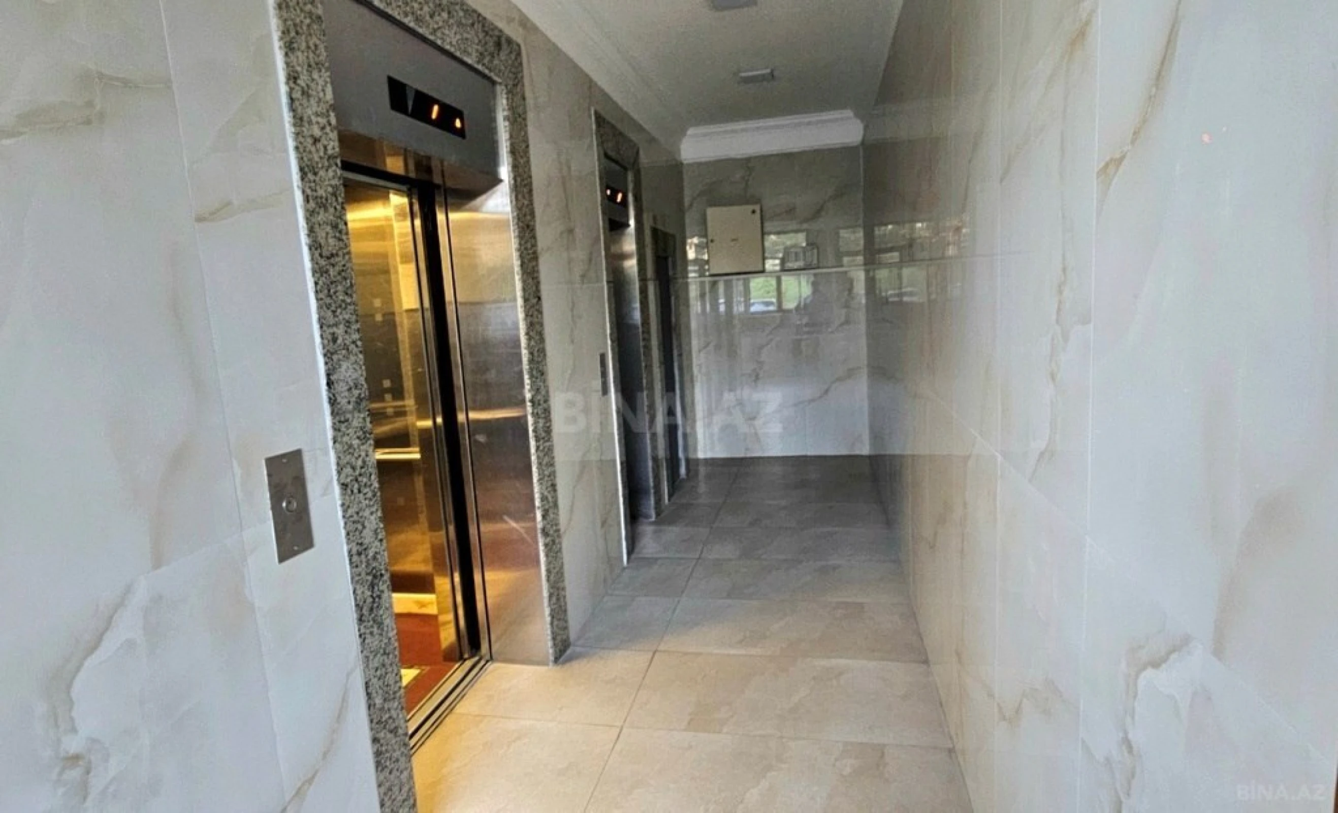 Satılır 3 otaqlı mənzil 136 m²