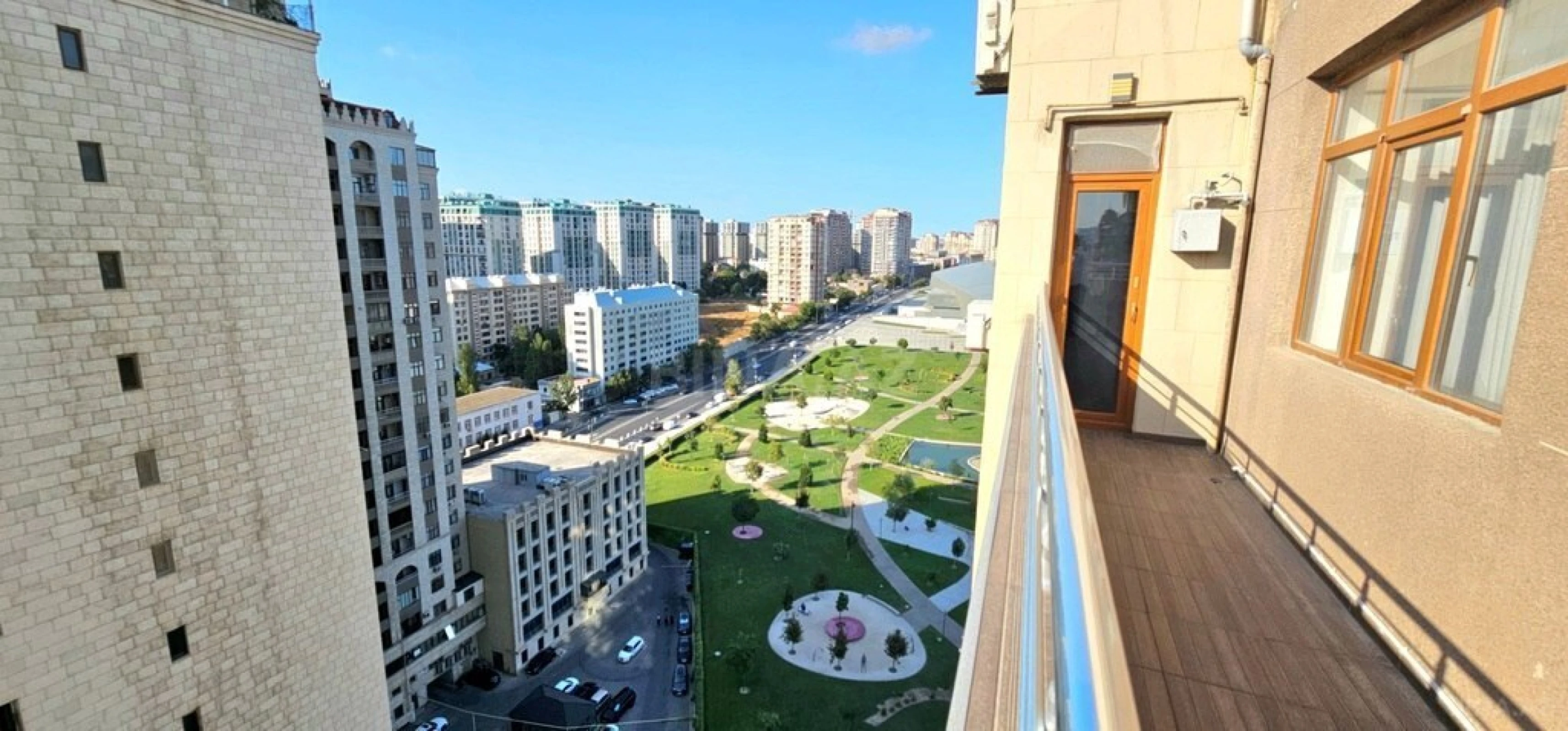 Satılır 3 otaqlı mənzil 136 m²