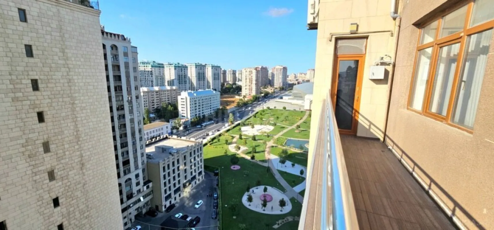 Satılır 3 otaqlı mənzil 136 m²