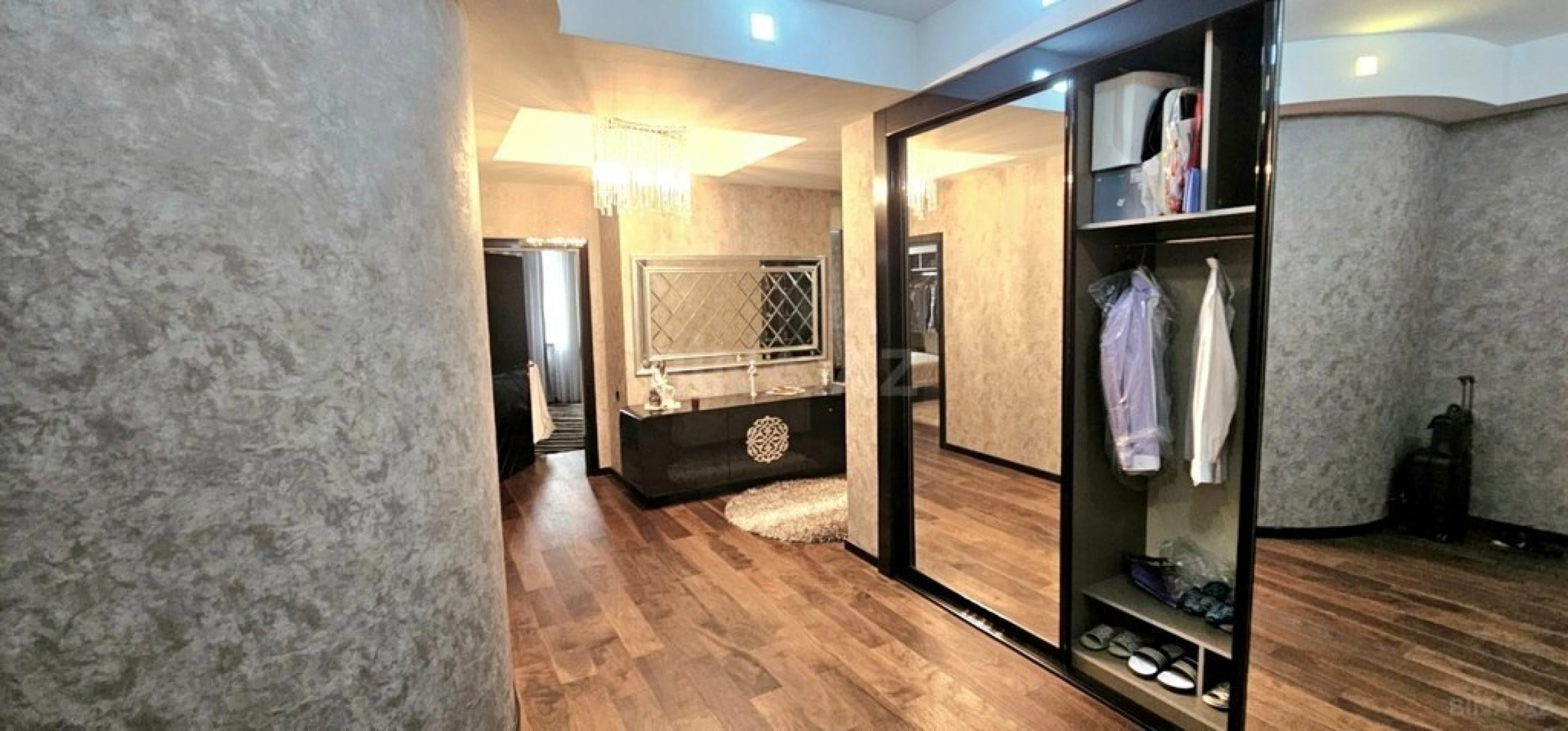 Satılır 3 otaqlı mənzil 136 m²