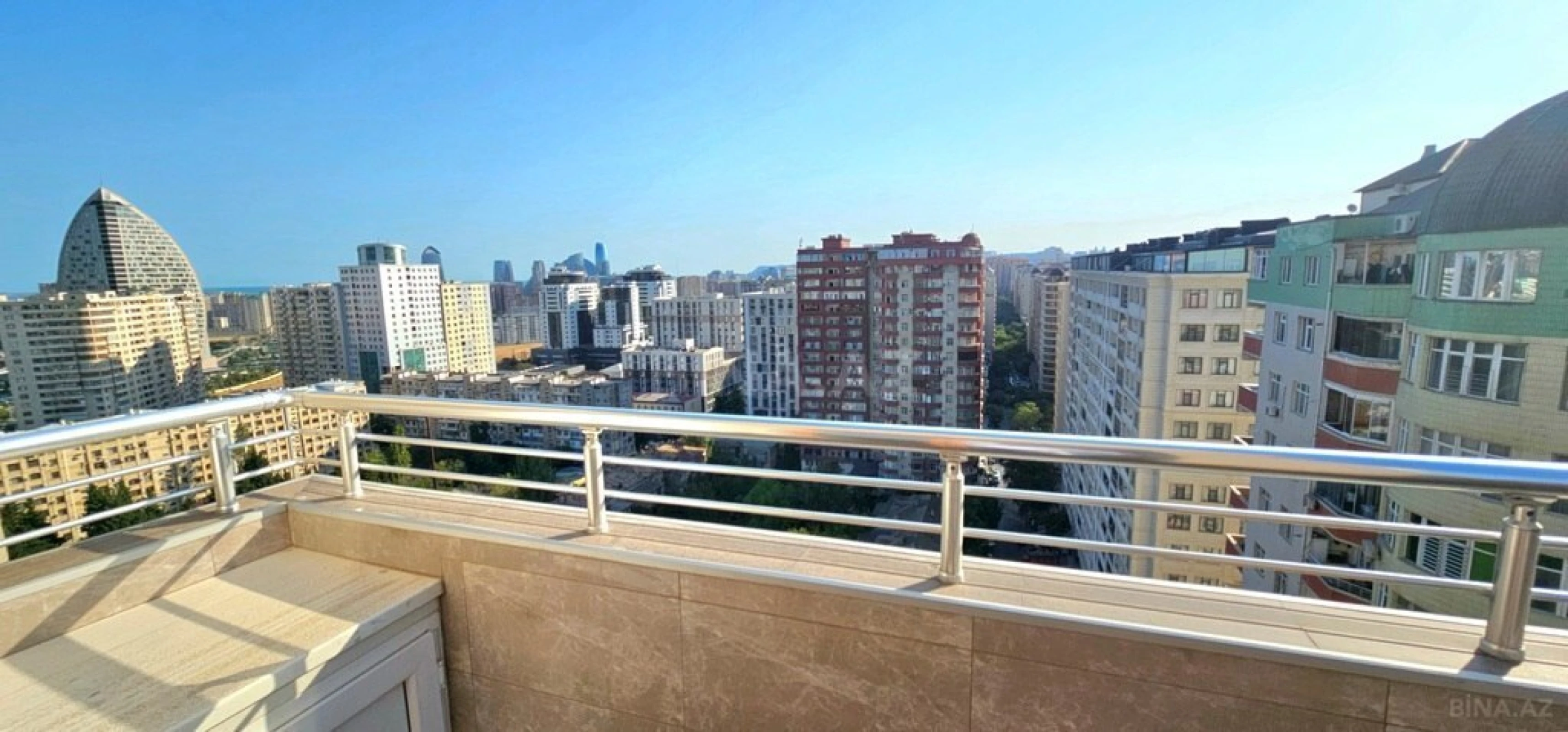 Satılır 3 otaqlı mənzil 136 m²