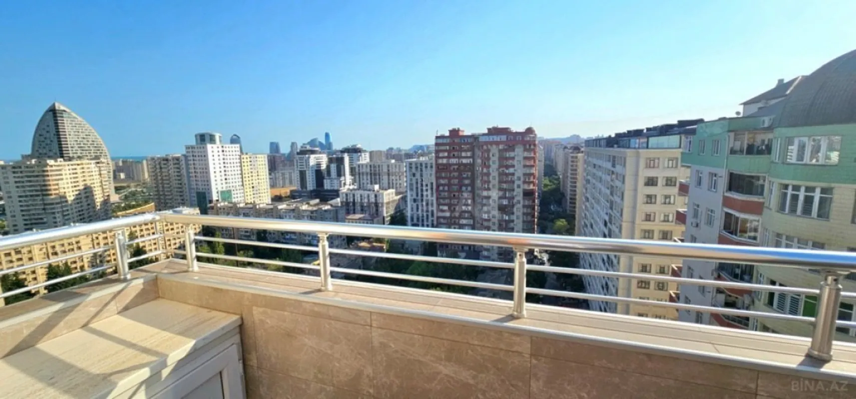 Satılır 3 otaqlı mənzil 136 m²
