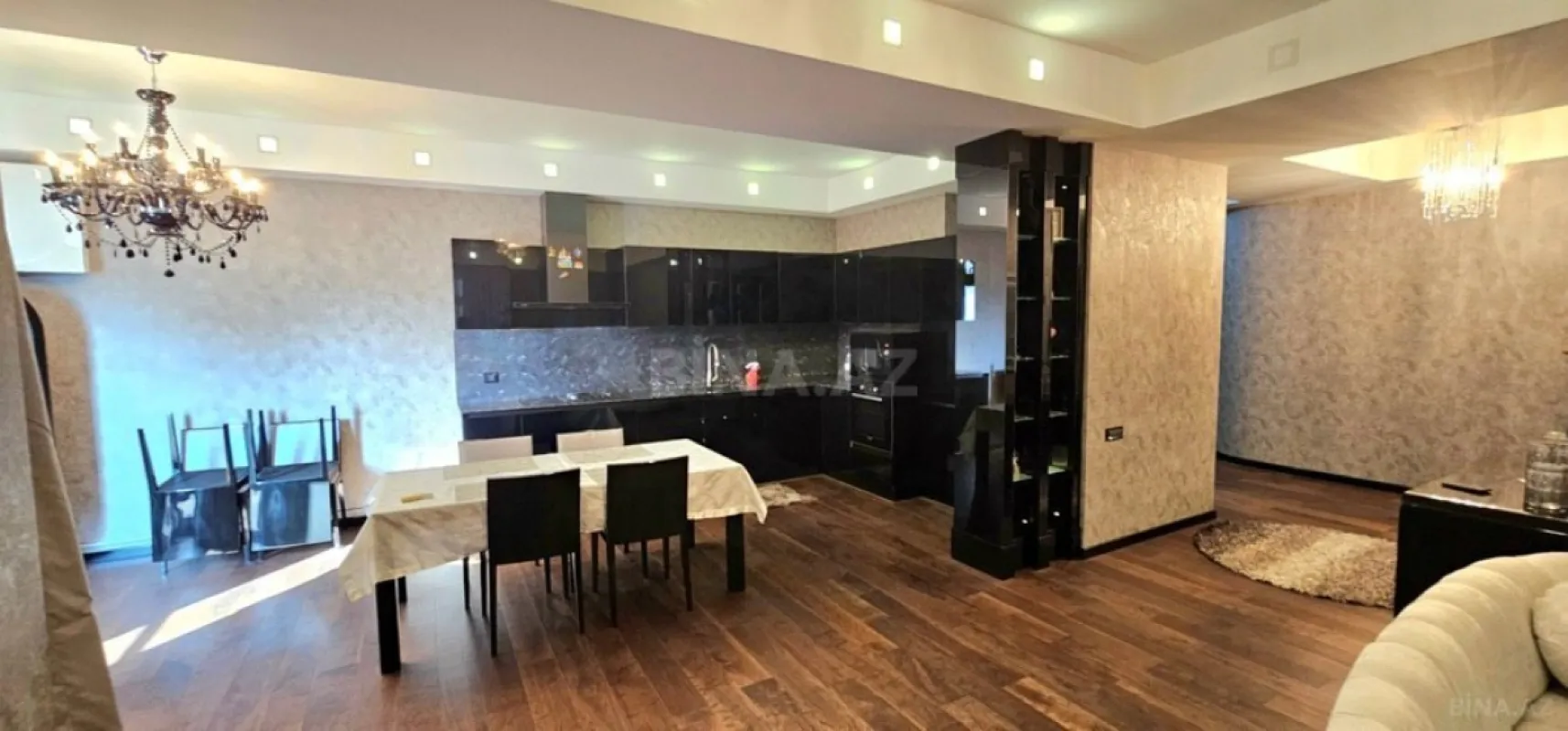 Satılır 3 otaqlı mənzil 136 m²
