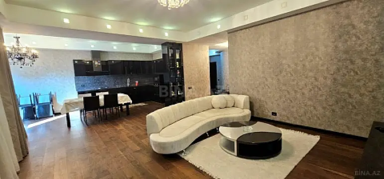 Satılır 3 otaqlı mənzil 136 m²