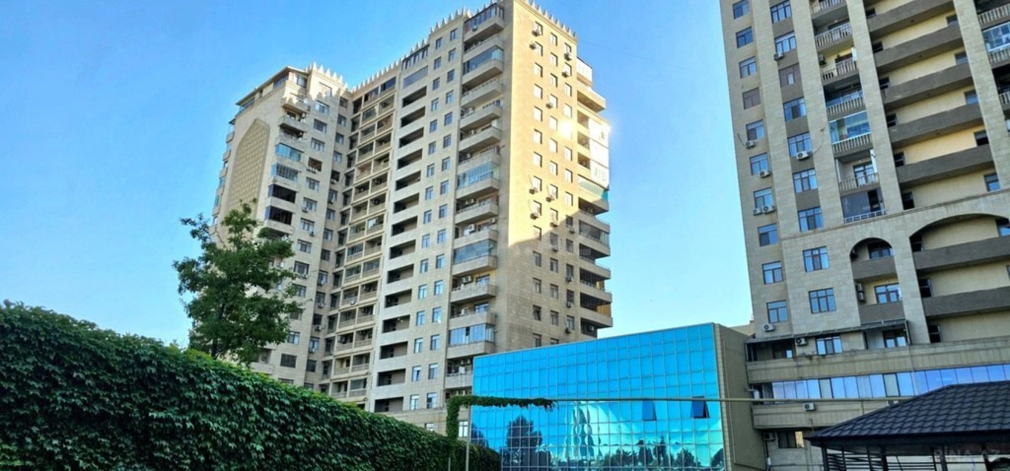 Satılır 3 otaqlı mənzil 136 m²