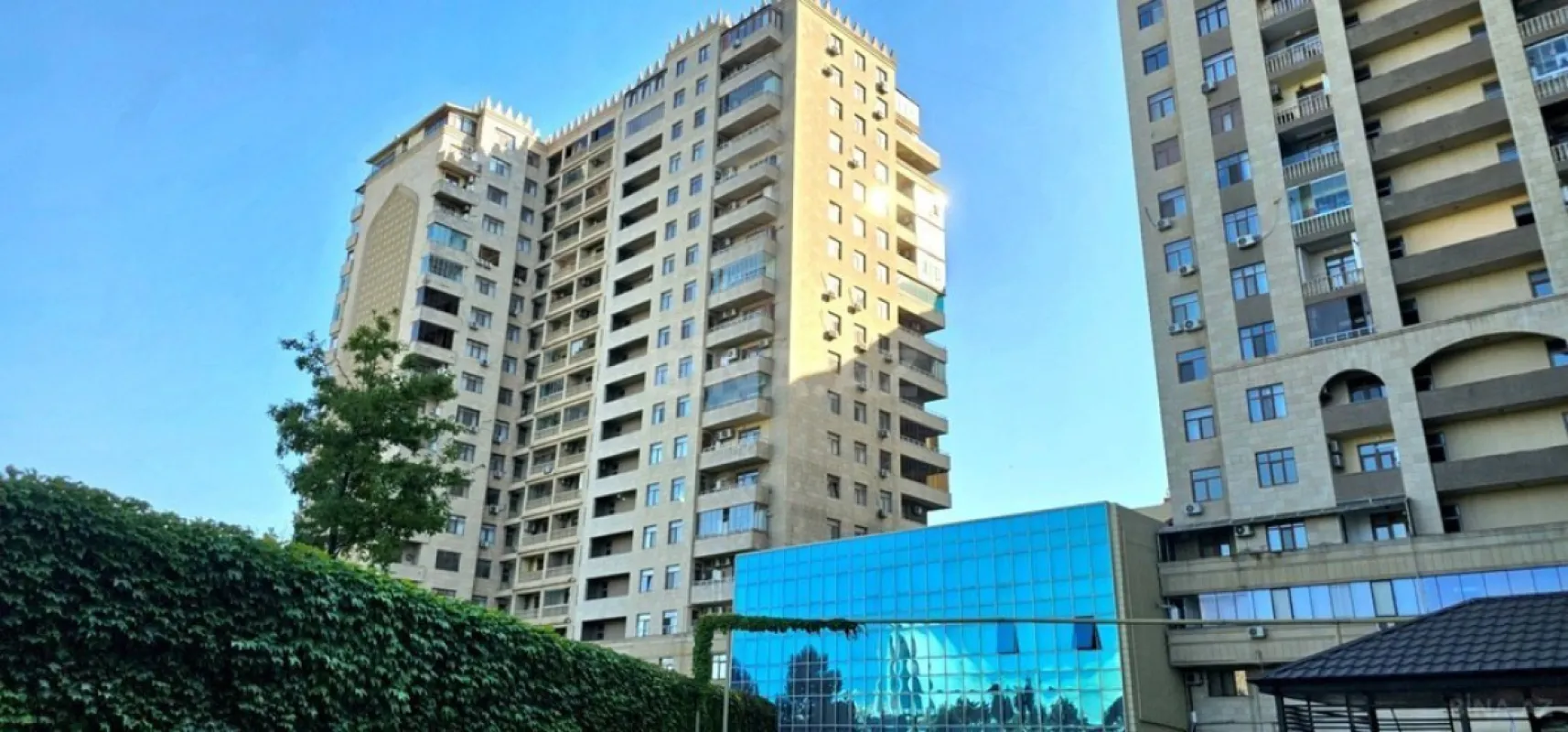 Satılır 3 otaqlı mənzil 136 m²