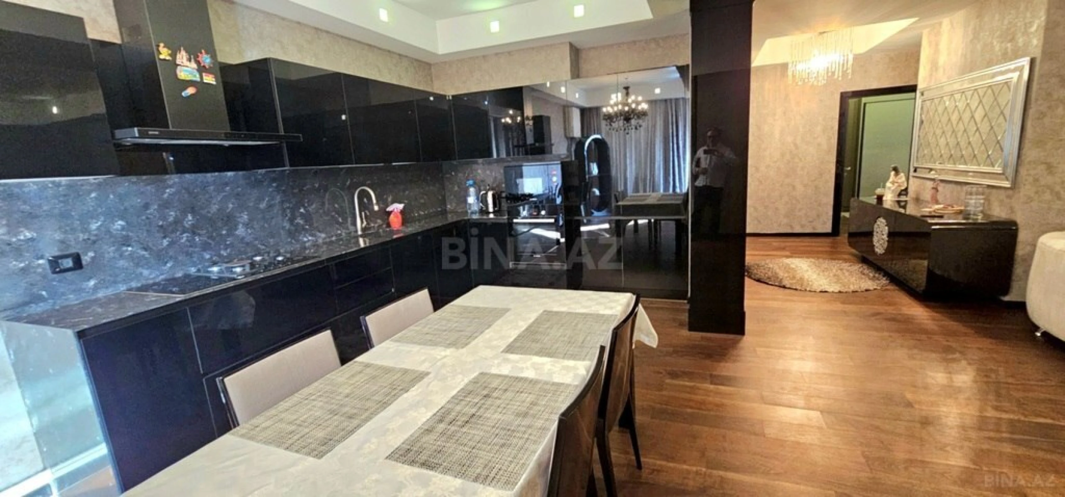 Satılır 3 otaqlı mənzil 136 m²