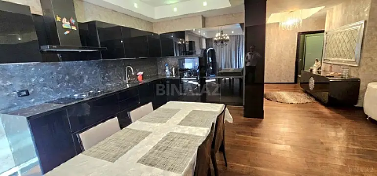 Satılır 3 otaqlı mənzil 136 m²