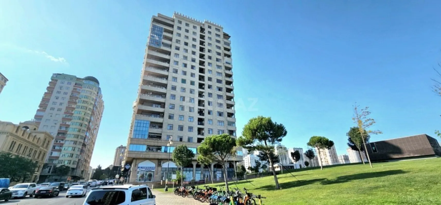 Satılır 3 otaqlı mənzil 136 m²