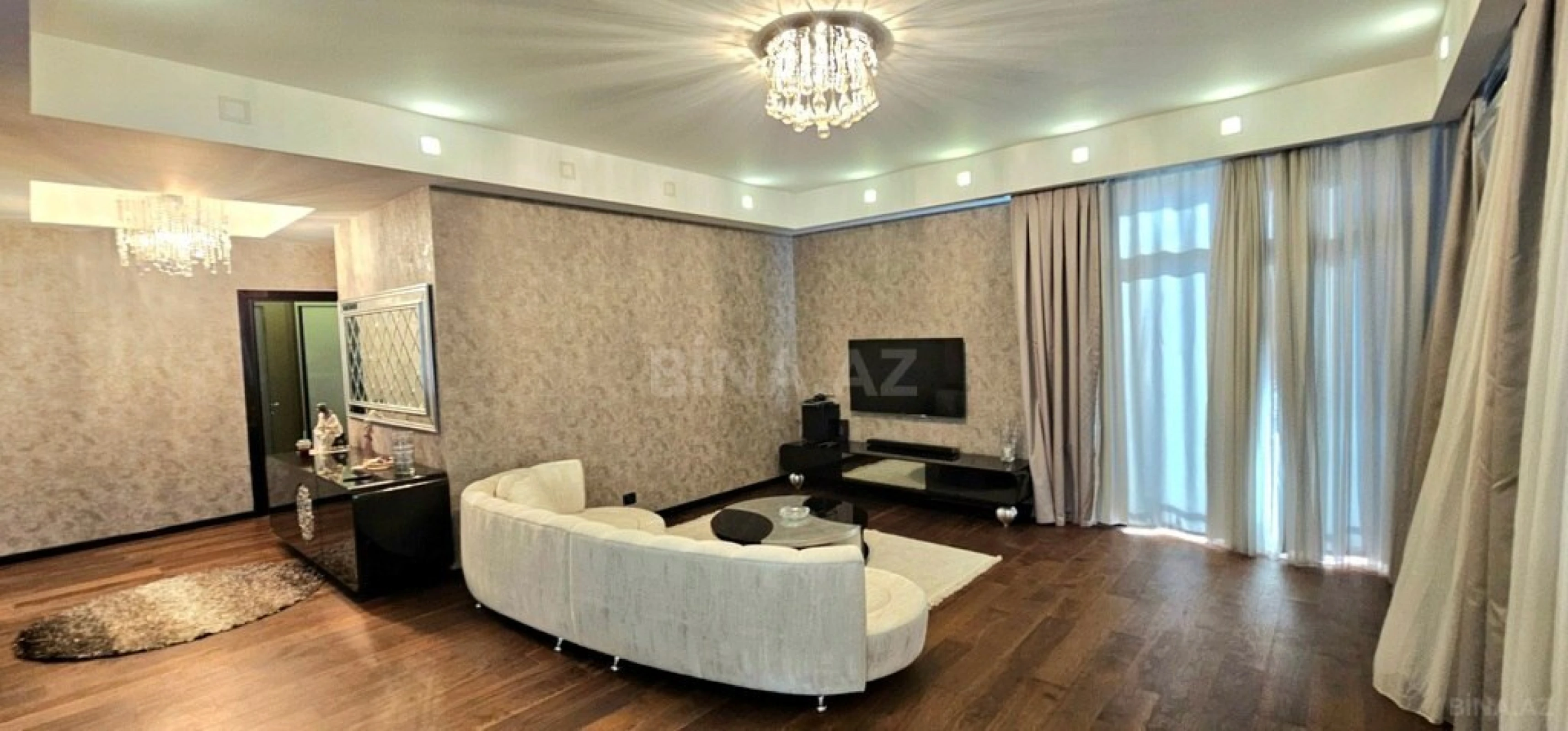 Satılır 3 otaqlı mənzil 136 m²