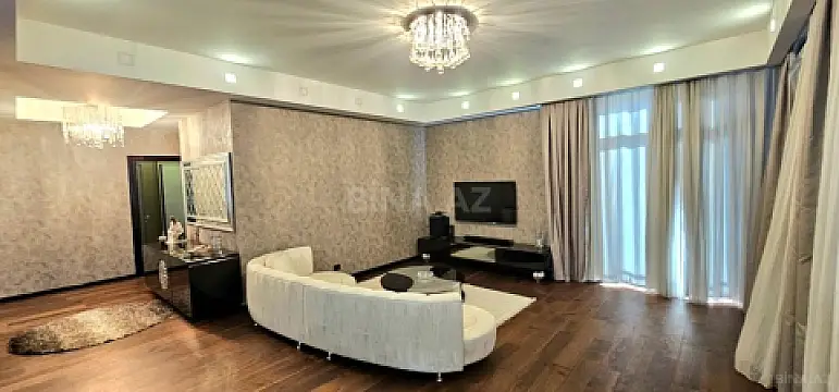 Satılır 3 otaqlı mənzil 136 m²