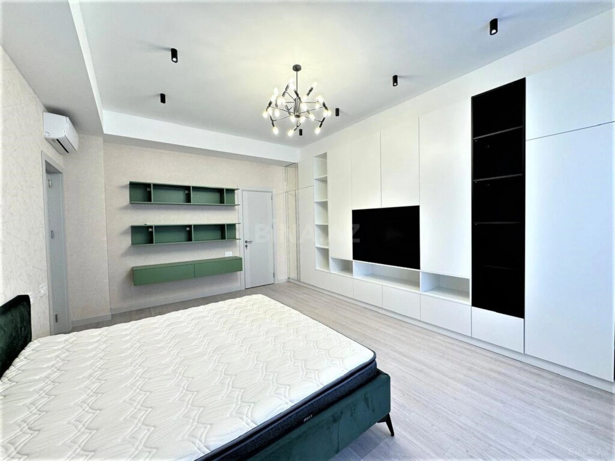 Kirayə verilir 3 otaqlı mənzil 150 m²