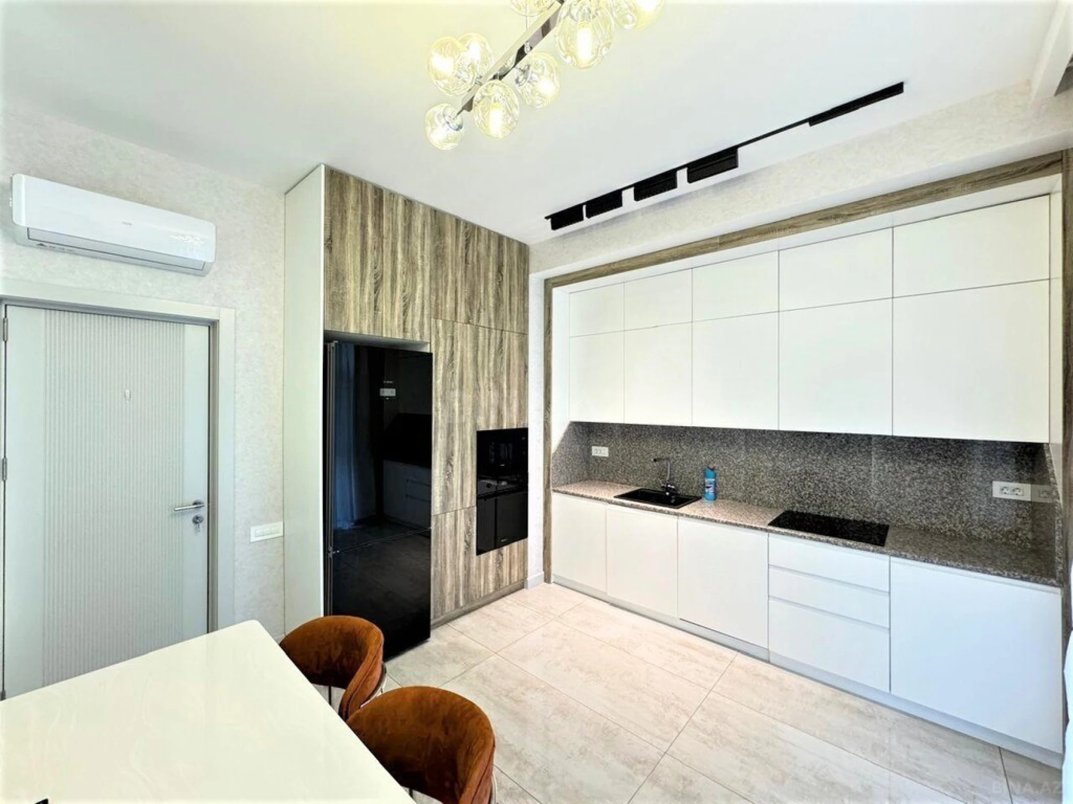 Kirayə verilir 3 otaqlı mənzil 150 m²