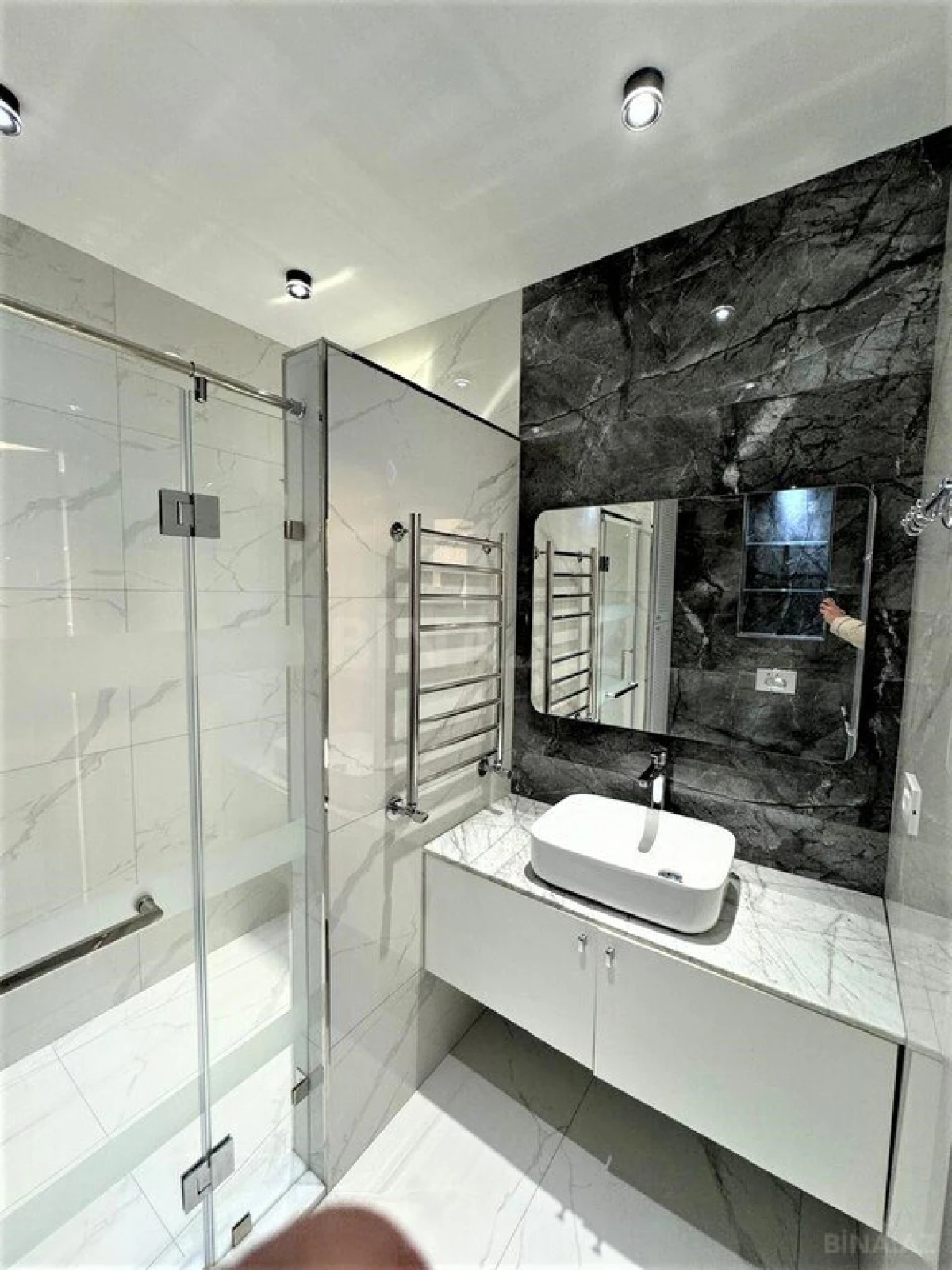 Kirayə verilir 3 otaqlı mənzil 150 m²