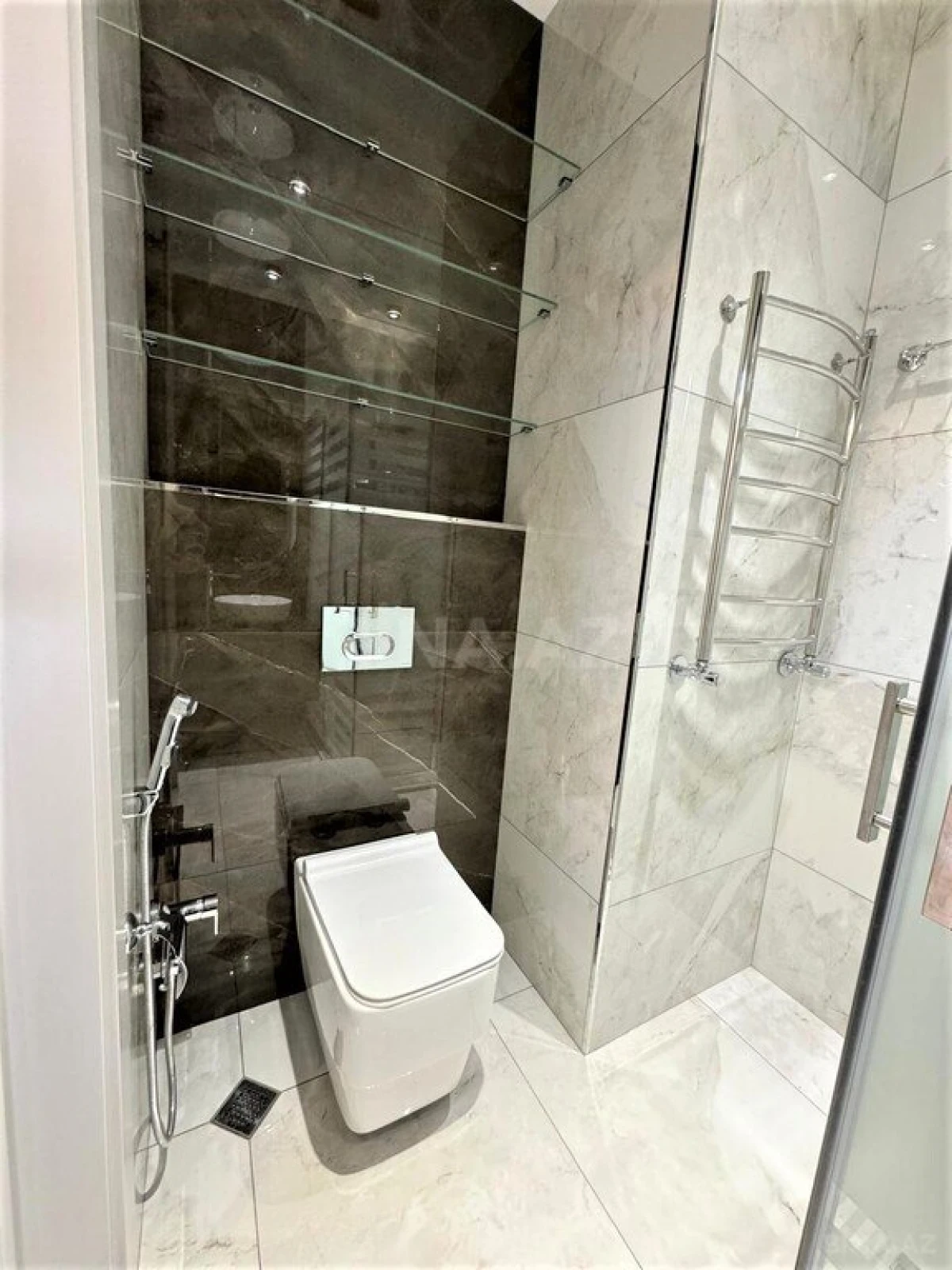 Kirayə verilir 3 otaqlı mənzil 150 m²