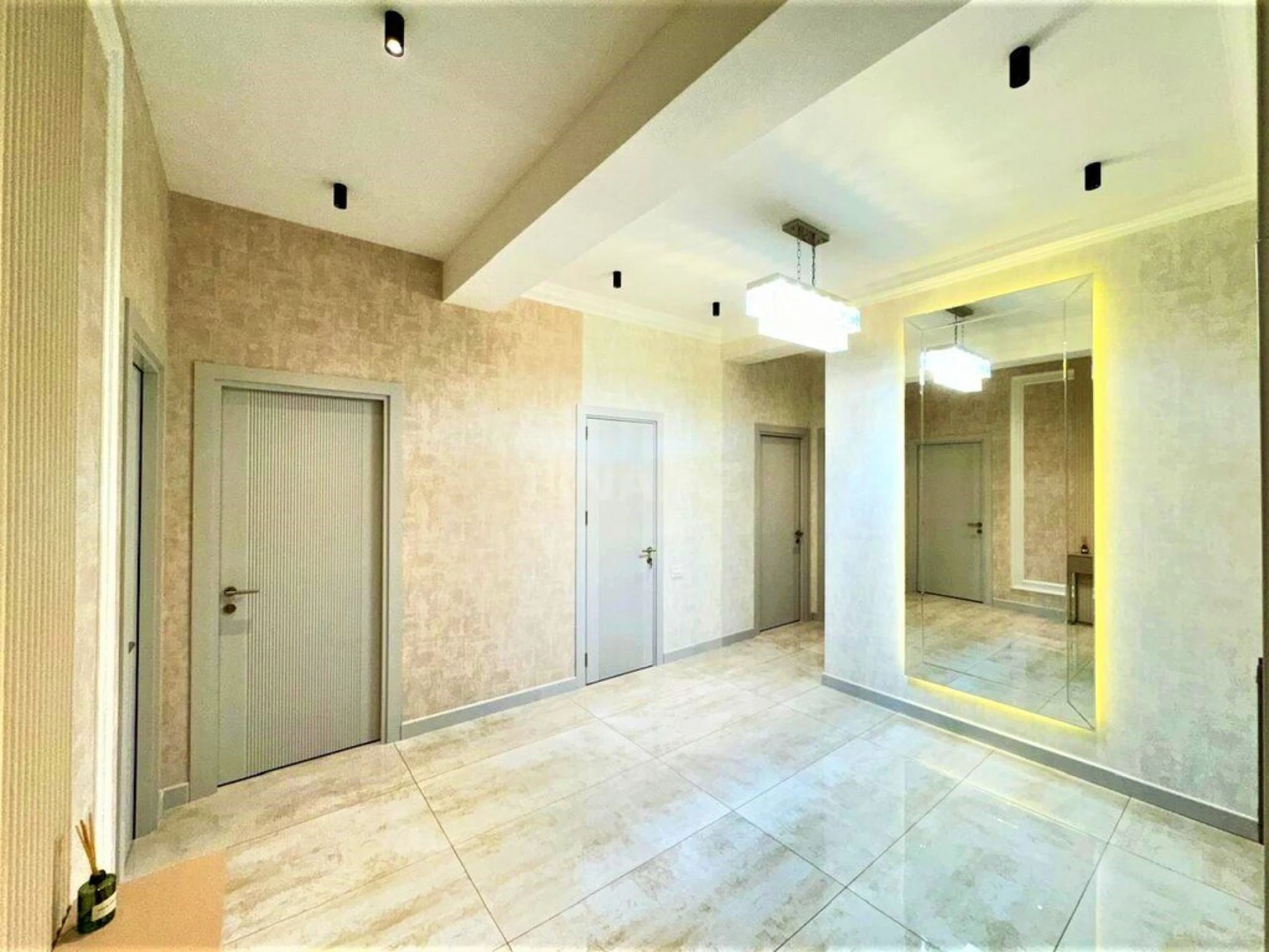 Kirayə verilir 3 otaqlı mənzil 150 m²