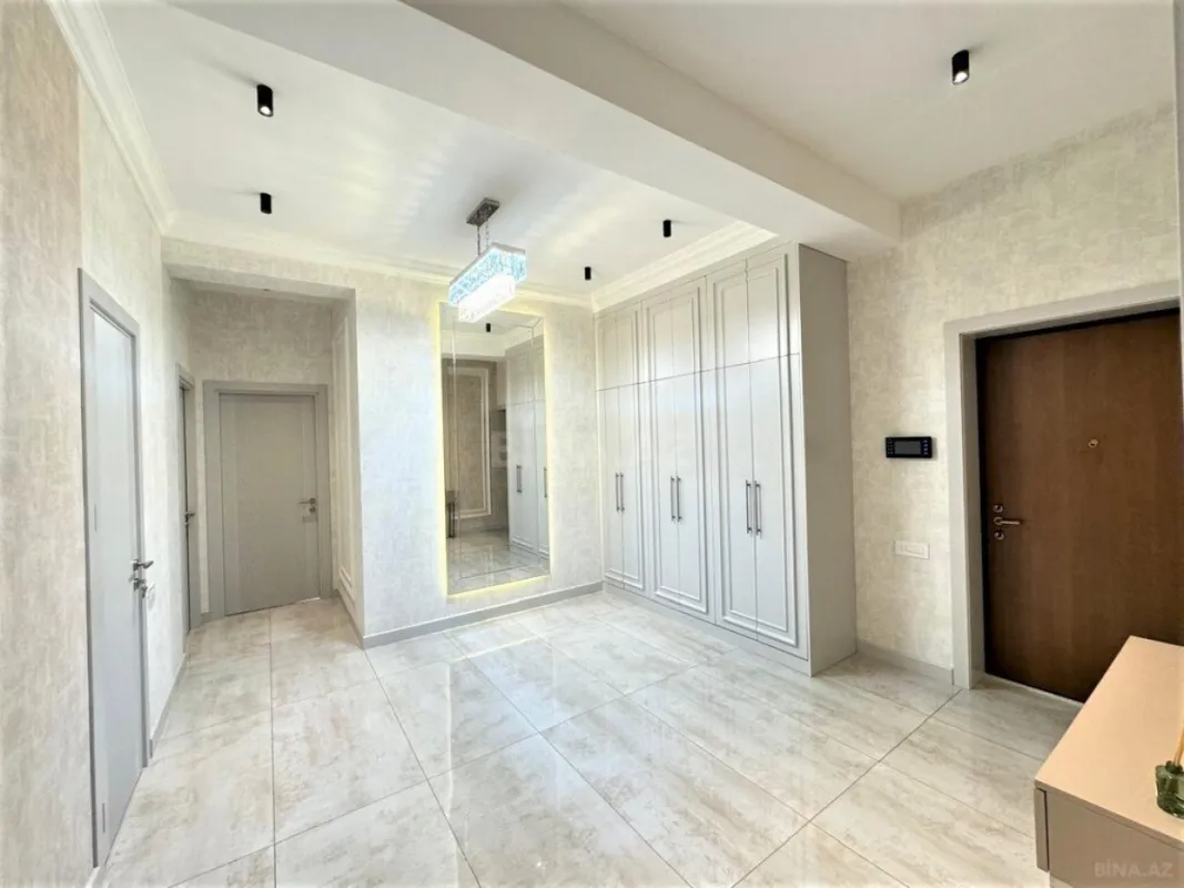 Kirayə verilir 3 otaqlı mənzil 150 m²