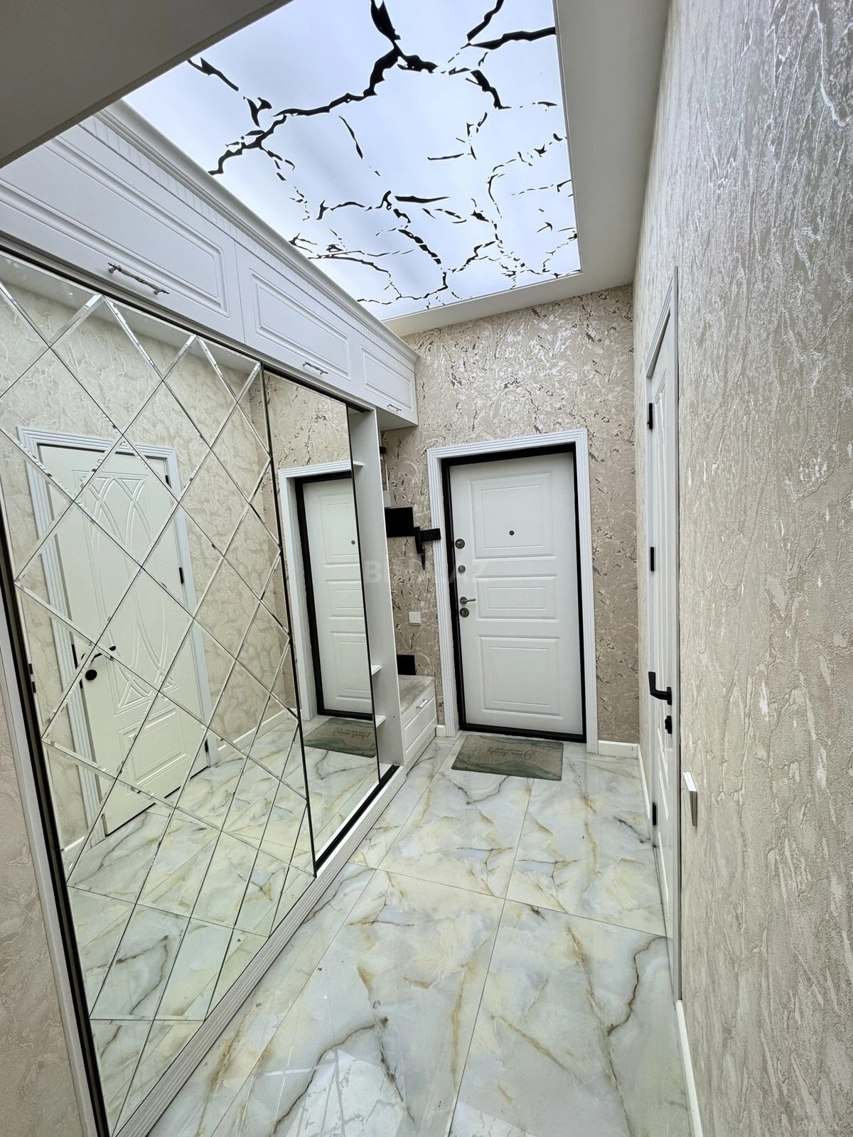 Kirayə verilir 2 otaqlı mənzil 65 m²