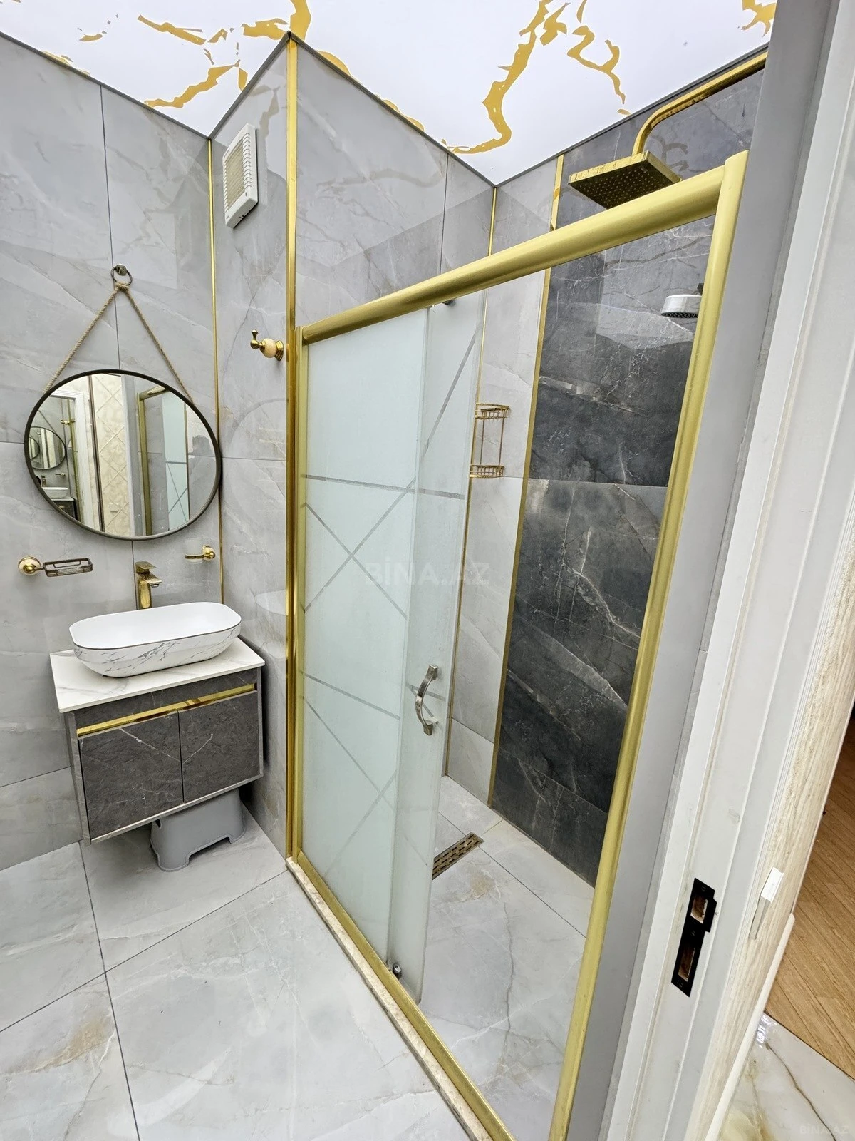 Kirayə verilir 2 otaqlı mənzil 65 m²